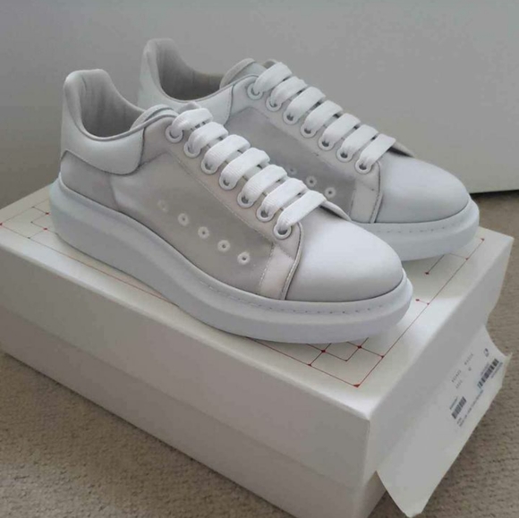 Host pick 🔥Alexander McQueen Sneaker - Picture 2 of 4